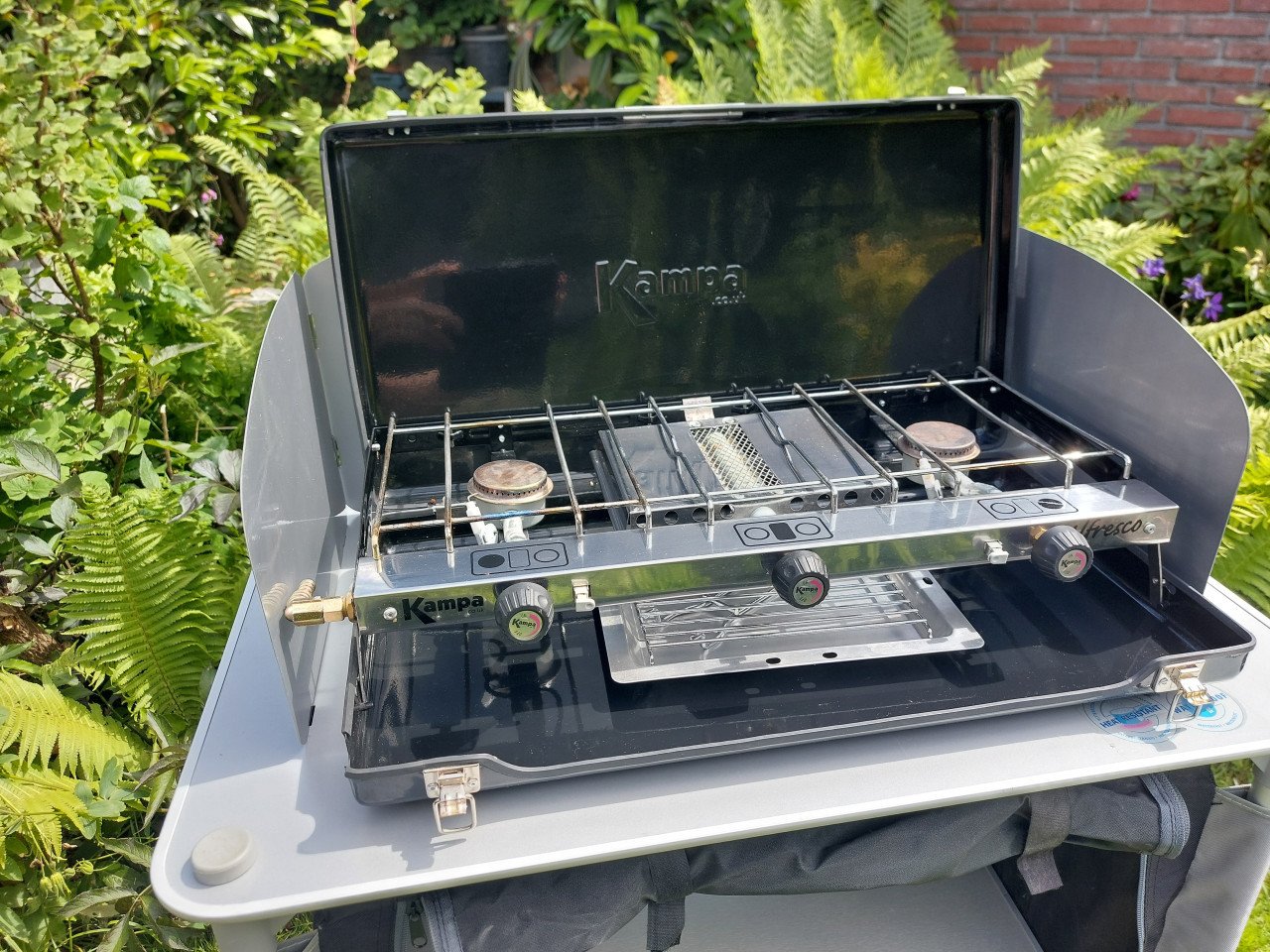 Campingkast met gaskookstel en campingaz