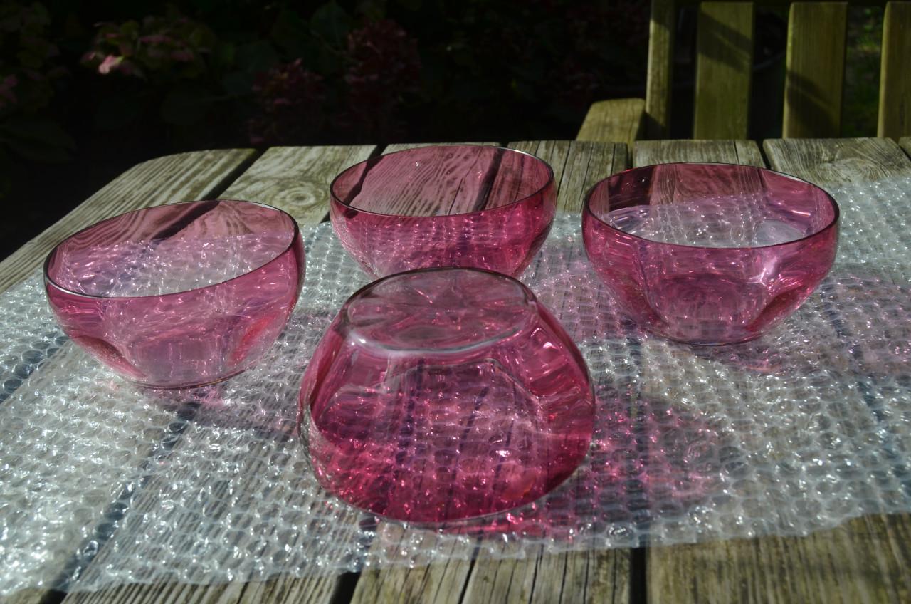 4 Cranberry-kleurige coupes