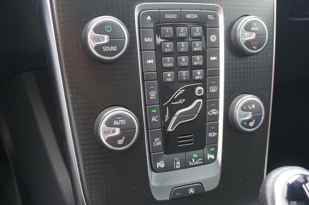 Volvo V40 1.5 t3 polar+ sport automaat / climate / navi / cruise / lane ass