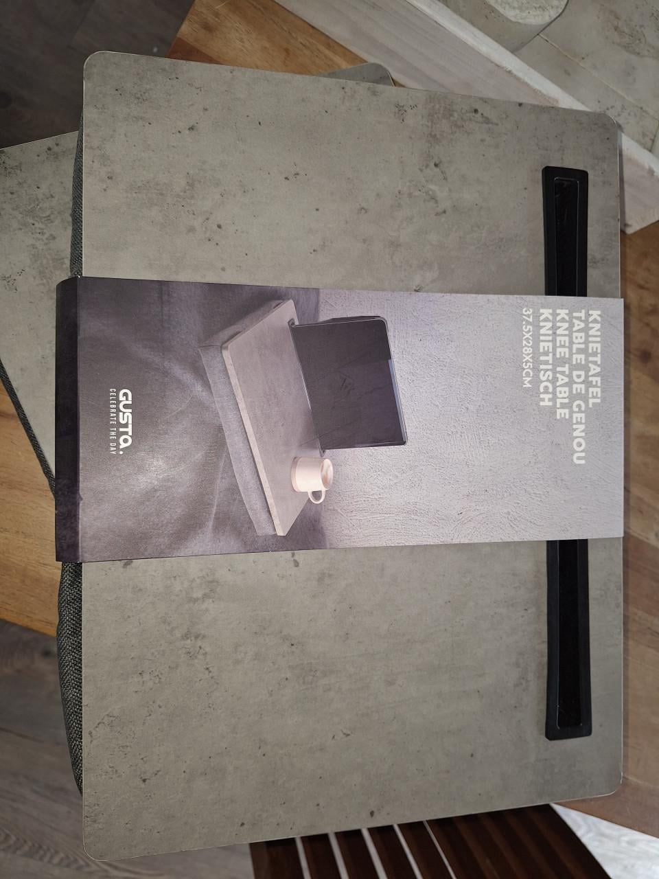 Knietafel van Gusta