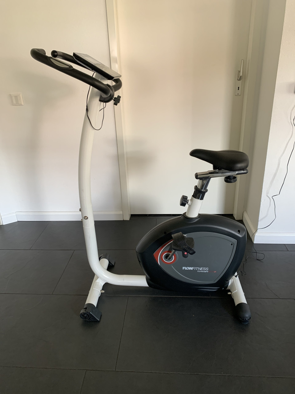 Hometrainer , zgan  amper gebruikt  nieuwprijs 450-499 euro