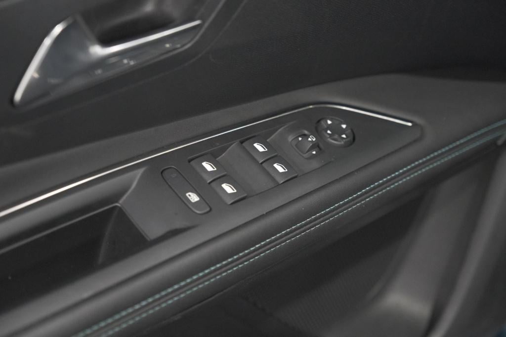 Peugeot 3008 1.6 hybrid 225 allure | camera | dodehoekdetectie | apple carp
