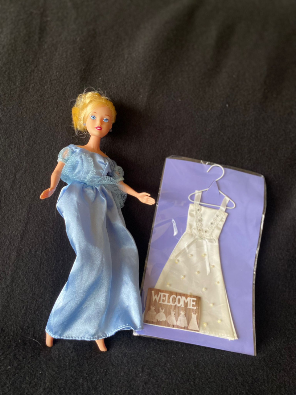 Barbie pop met extra nog een mooie nieuwe jurk