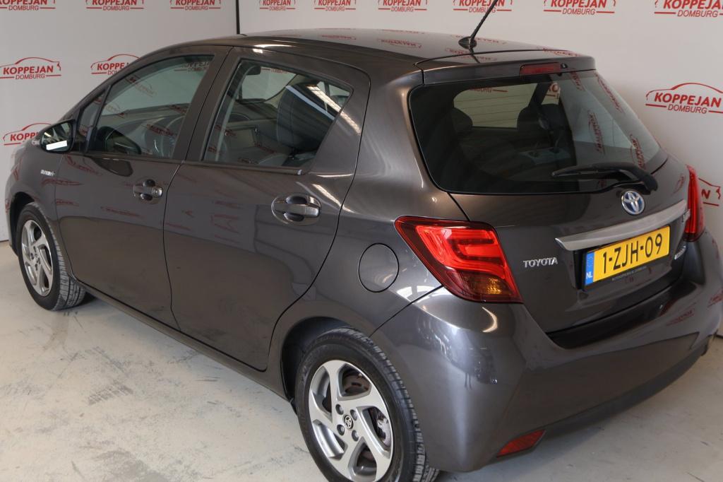 Toyota Yaris 1.5 hybrid lease nl auto, cruise controle, navigatie,