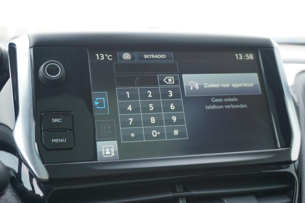 Peugeot 2008 1.2 puretech allure climate / navi / cruise / pano / parkeers.