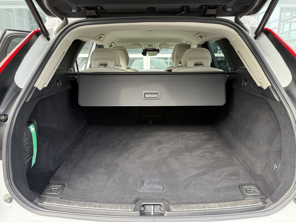 Volvo XC60 t5 255pk awd inscription| leder| stoel.verw| navi| getint glas