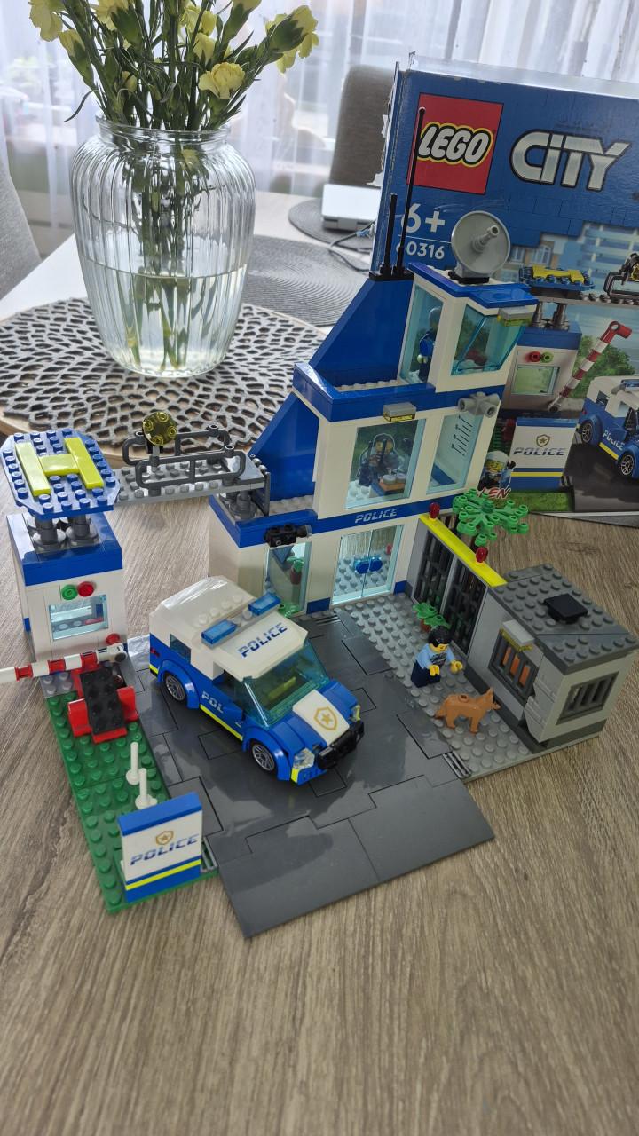 Lego 60316