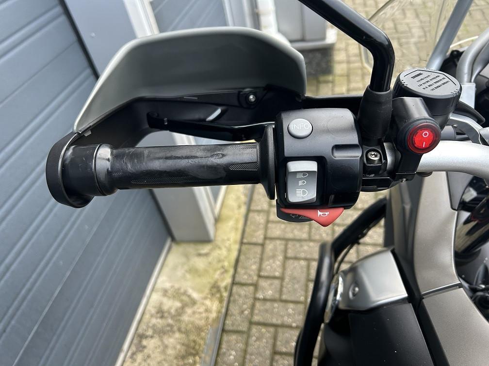 BMW R1200GS uit 2010 met 55dkm, kofferset, valbeugels etc. €7250,-