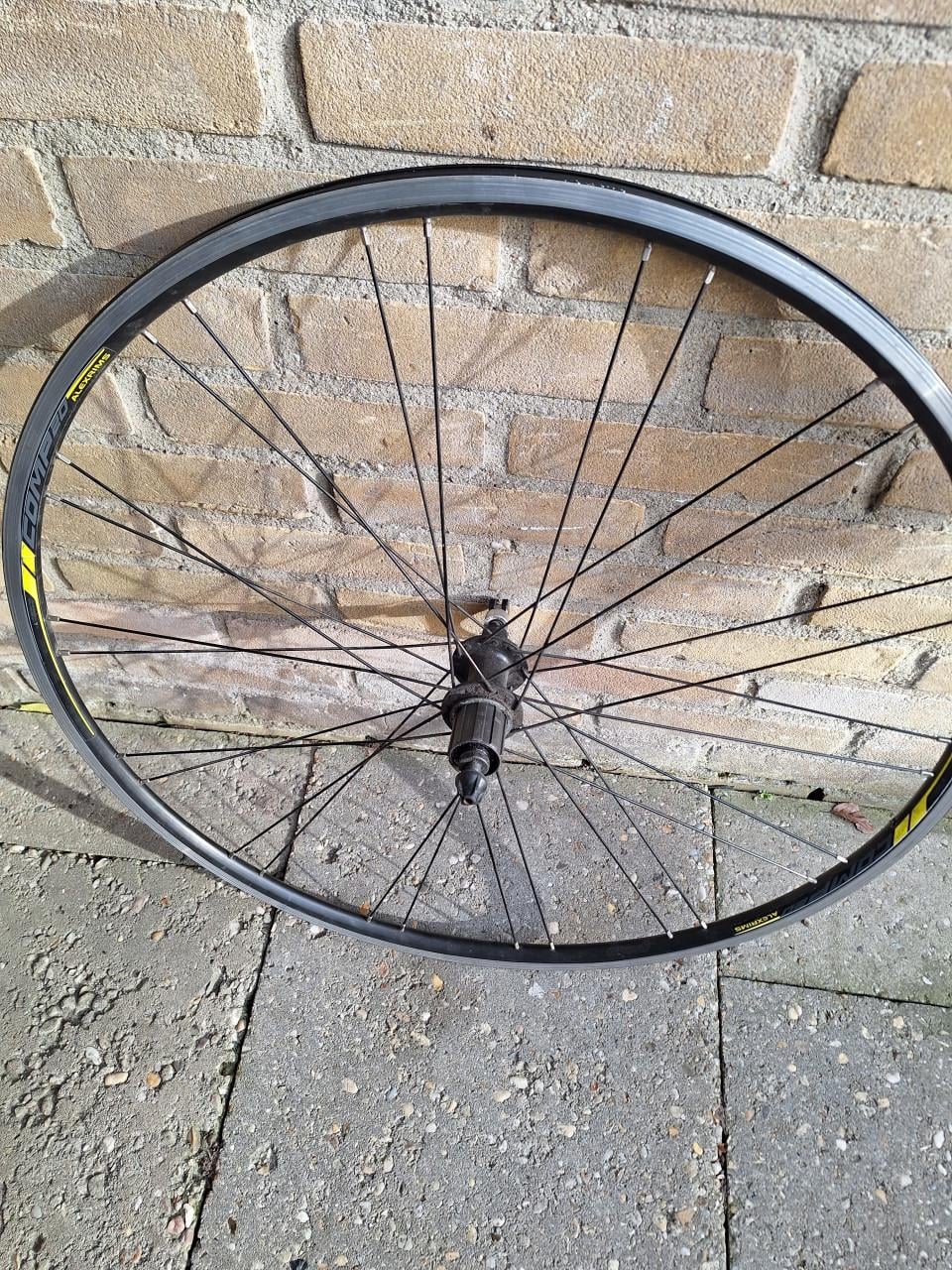 2 sets racefiets wielen.