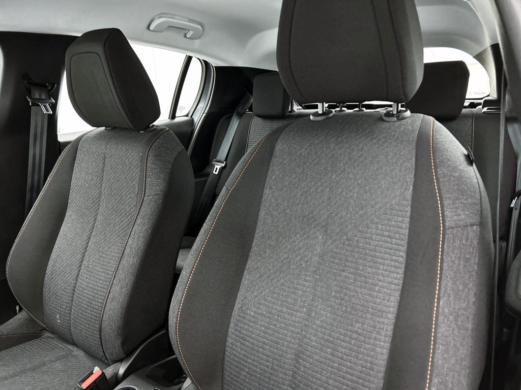 Peugeot 208 100 pk style | rijklaar | parkeersensoren | navigatie | led kop