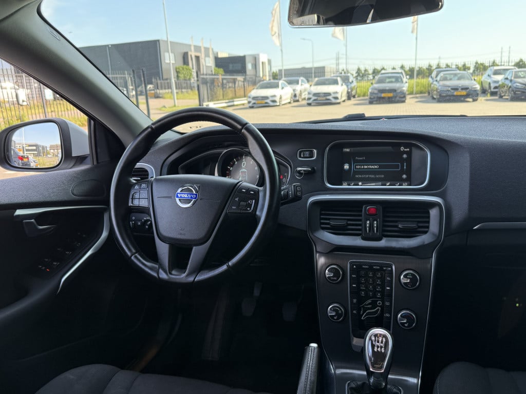 Volvo V40 1.6 t2 r-design | navi | cruise | stoelverwarming | parkeersensor