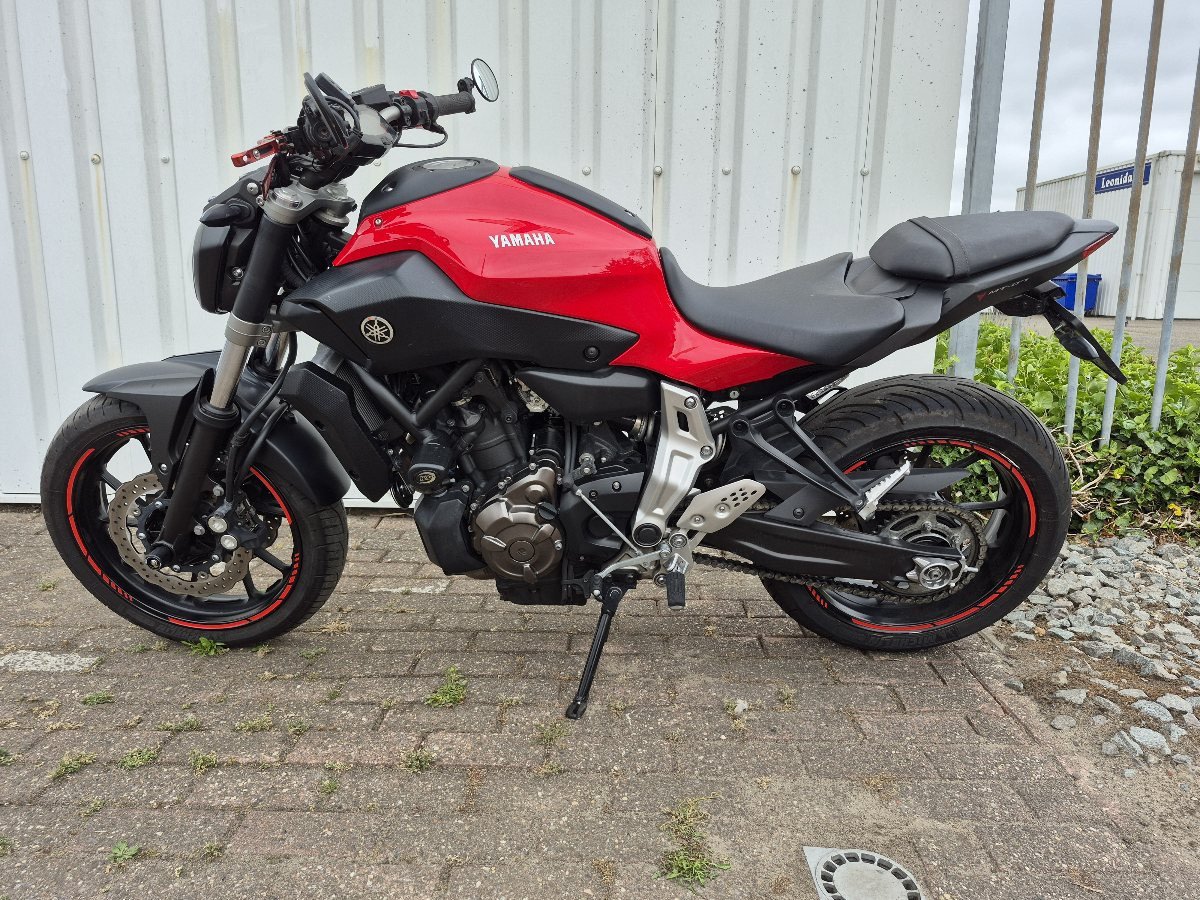 Yamaha MT07 uit 2014 met veel extra's