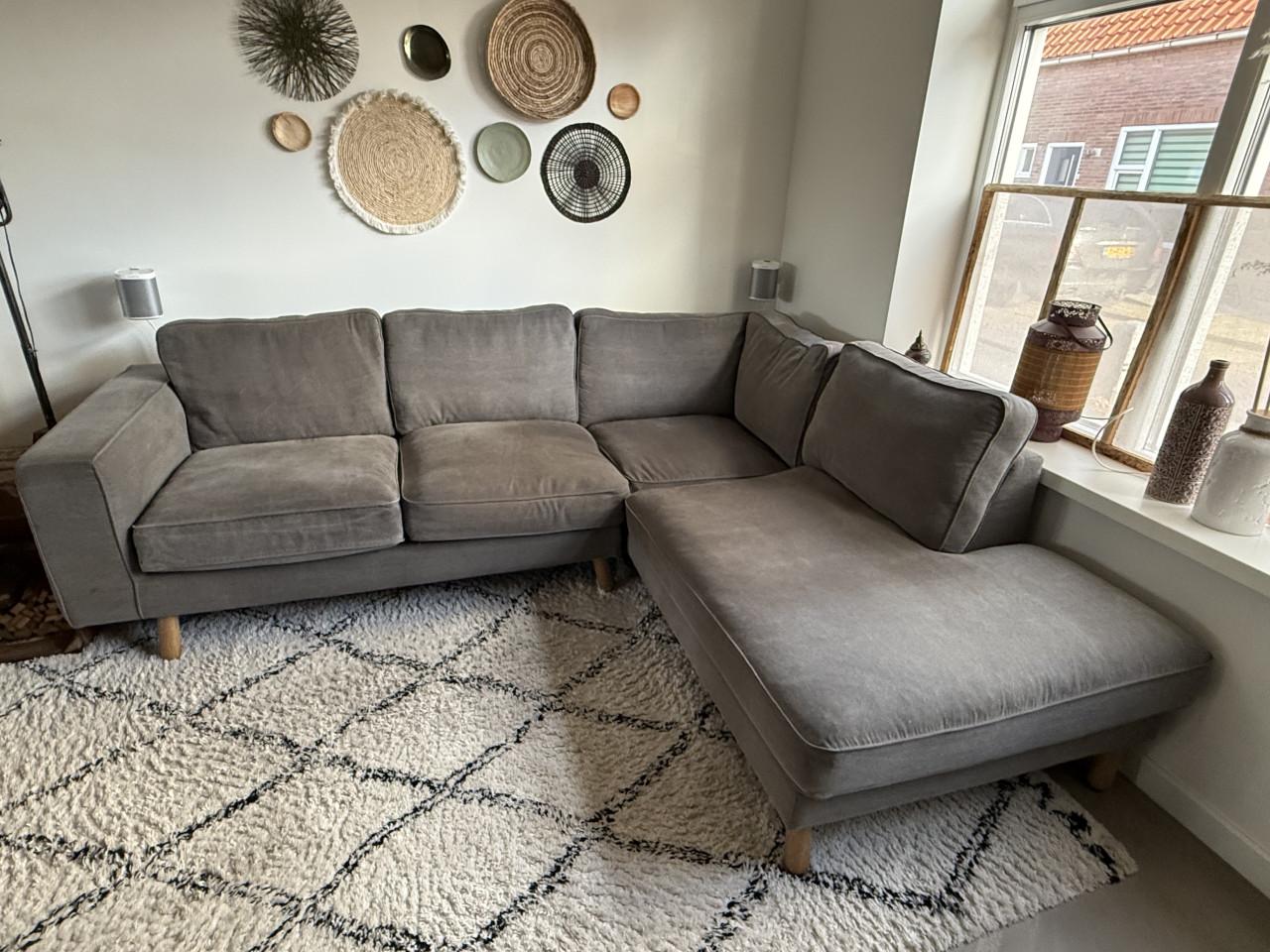 Mooie hoekbank (relaxed/plof bank)
