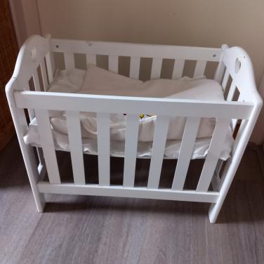 Houten poppenbed met matras en dekbed