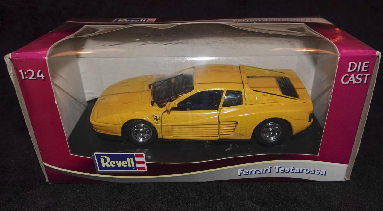 Revell Ferrari Testarossa vintage modelauto 1:24 in box