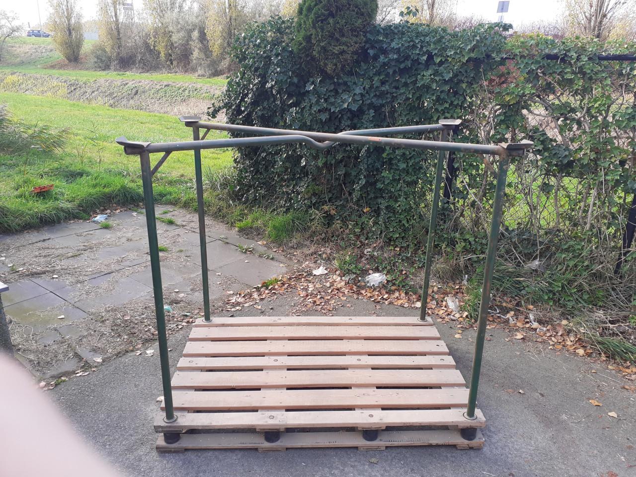 Pallet kooien stapelbaar groot formaat 60 stuks te koop