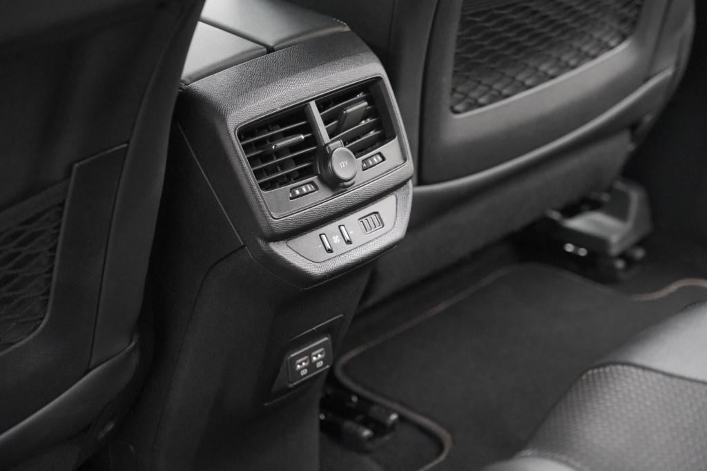 Peugeot 5008 hybrid 136 e-dcs6 gt | camera | dodehoekdetectie | navigatie |