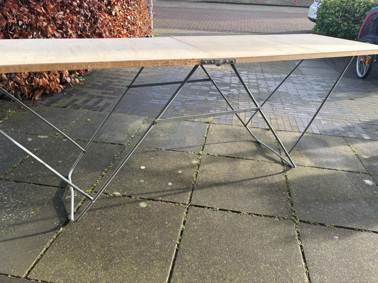 Gereserveerd! Behangtafel