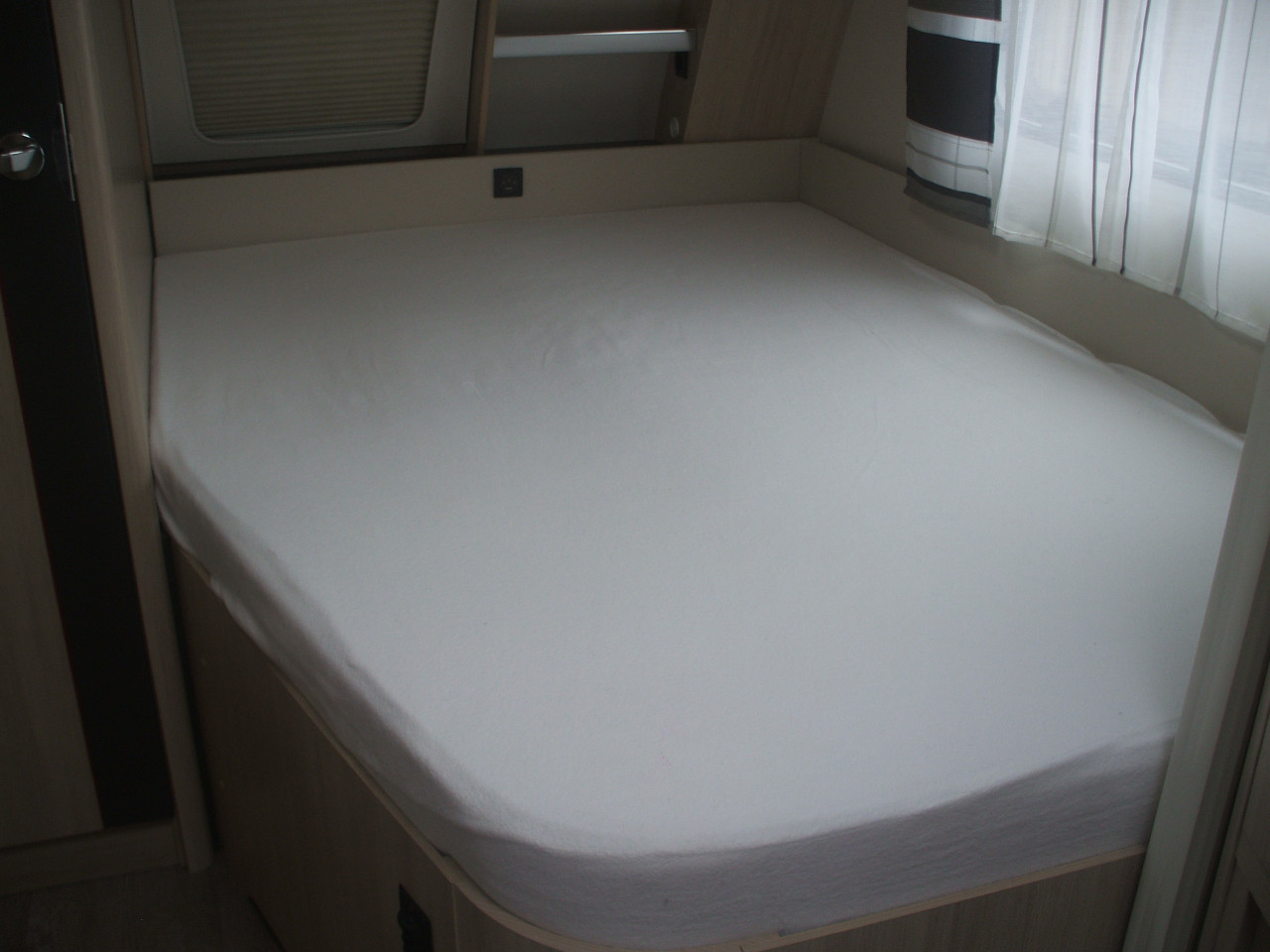Topper op maat gemaakt voor een fransbed in caravan.