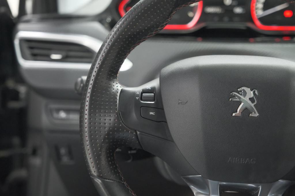 Peugeot 2008 puretech 110 eat6 gt-line | camera | panoramadak | navigatie |