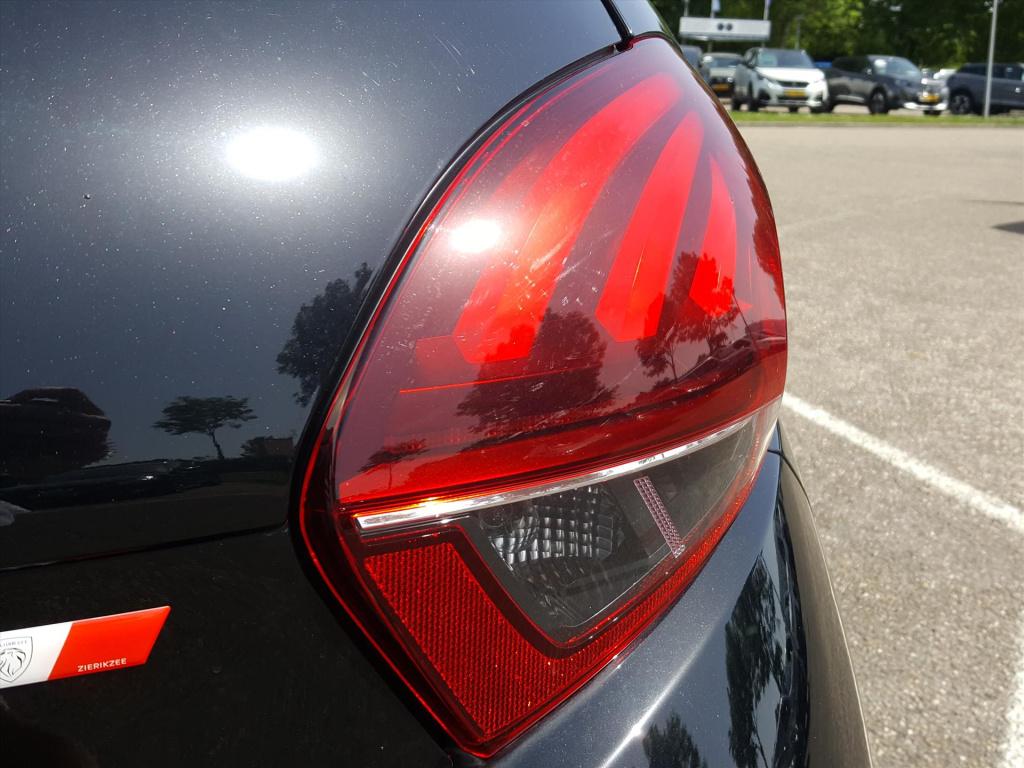 Peugeot 208 blue l. allure 1.5 bluehdi-100pk apple carplay & android auto |