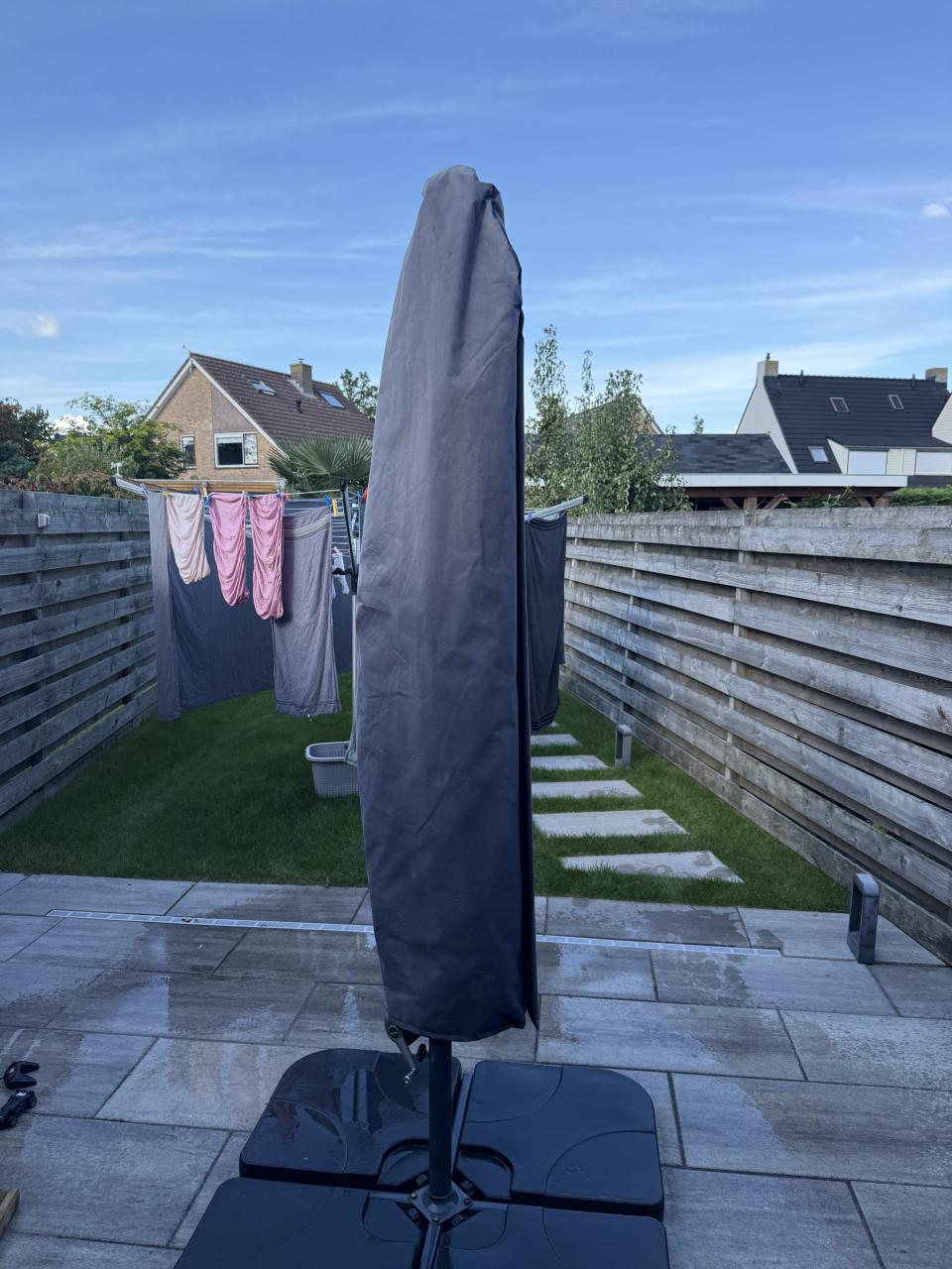 Parasol met voetpedaal