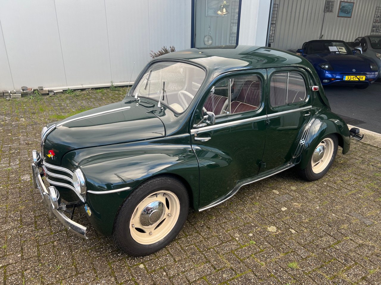 Prachtige Renault 4 CV uit 1957