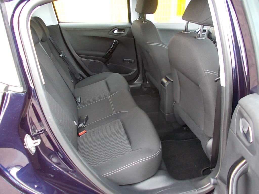 Peugeot 208 1.2 puretech 5-drs, airco, cr.contr., navi.