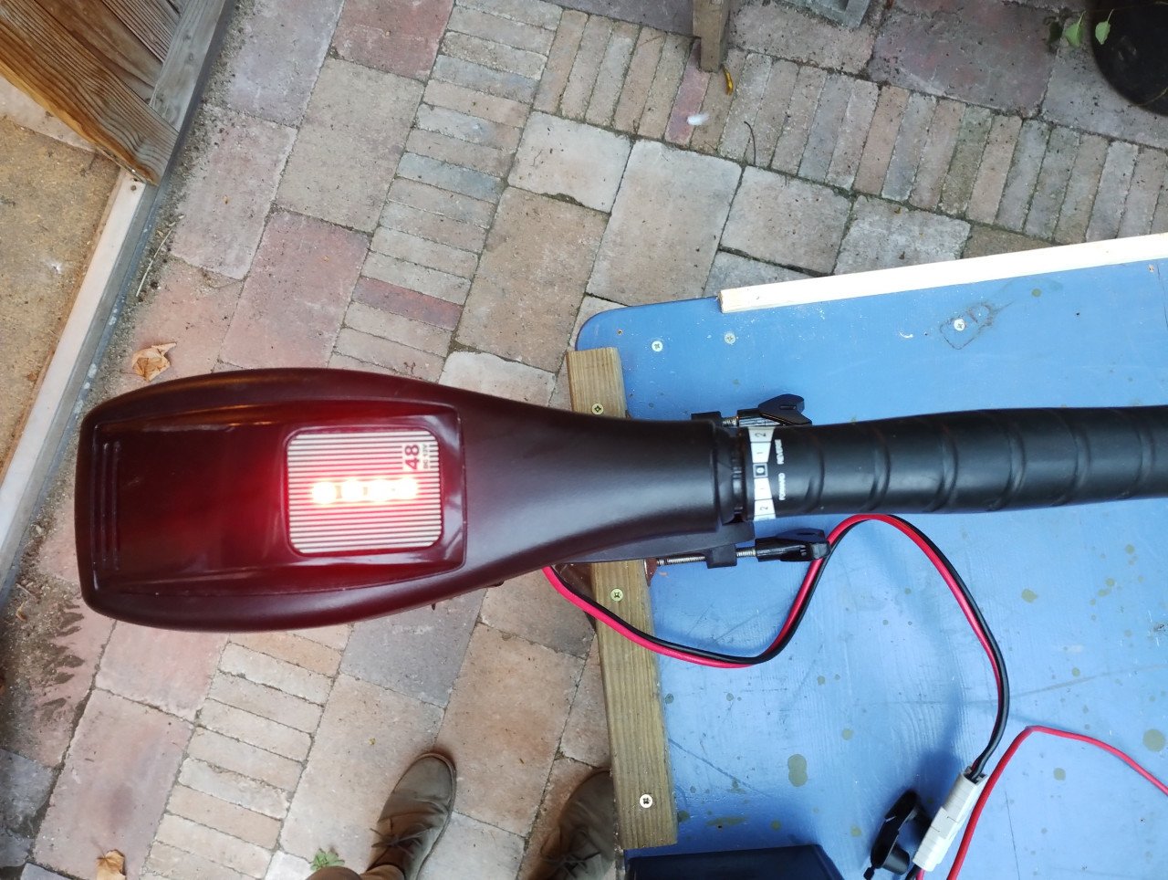 Talamax TM48 fluistermoror met accu en lader