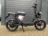 Nooit meer tanken de electrische puch maxi agm goccia met twee afstandbedie