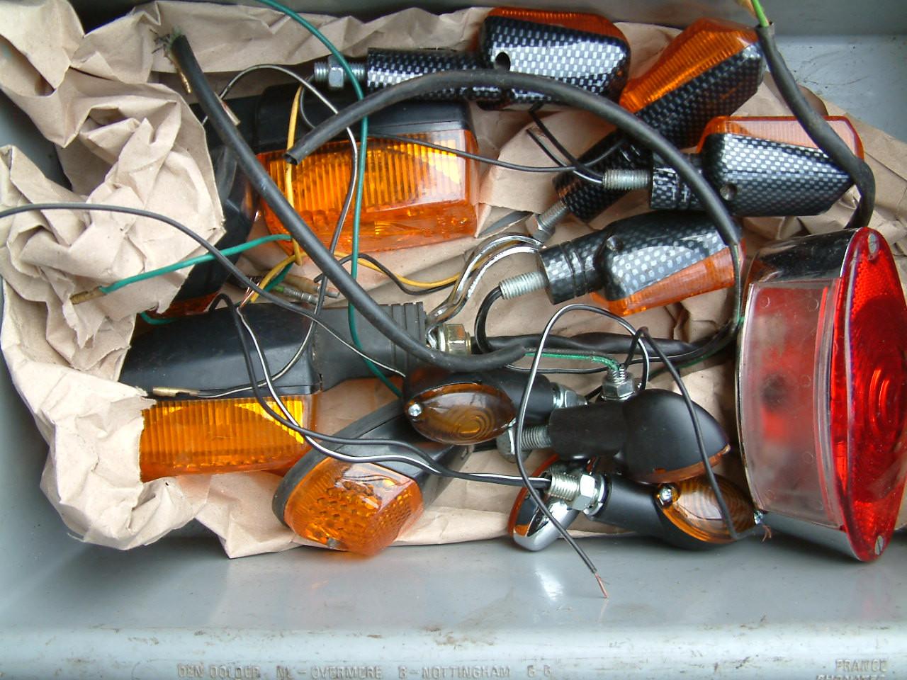 Tellerset cb  achterspatbord met knipper bollen en achterlicht  nieuw zadel