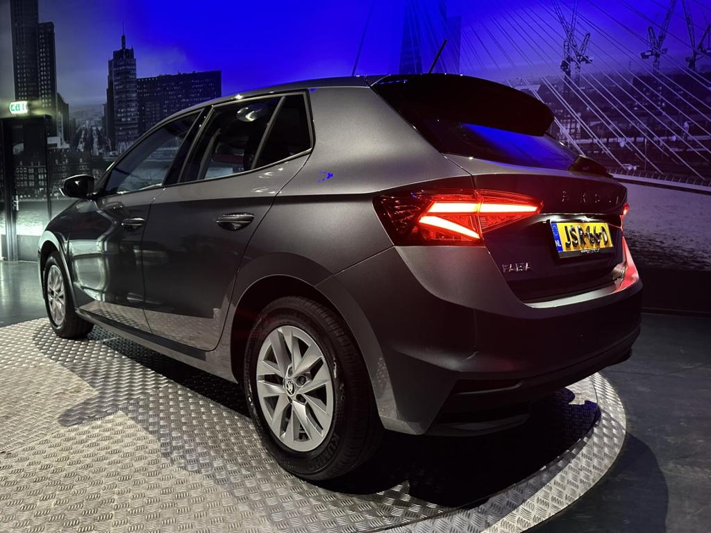 Skoda Fabia 1.0 tsi business edition *navi*appconnect*camera*clima