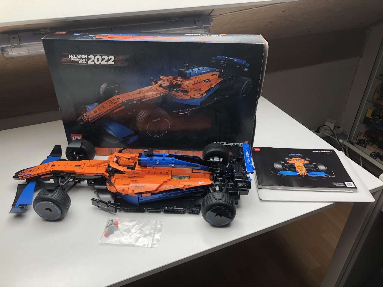 Lego Technic sets, 42141, met Pirelli stickers, 42171 en 42154, nieuwstaat.