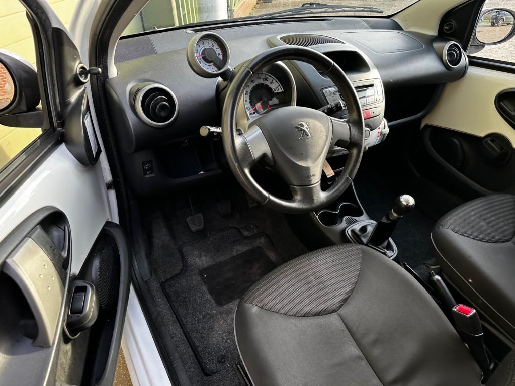 Peugeot 107 1.0 active airco 5drs.