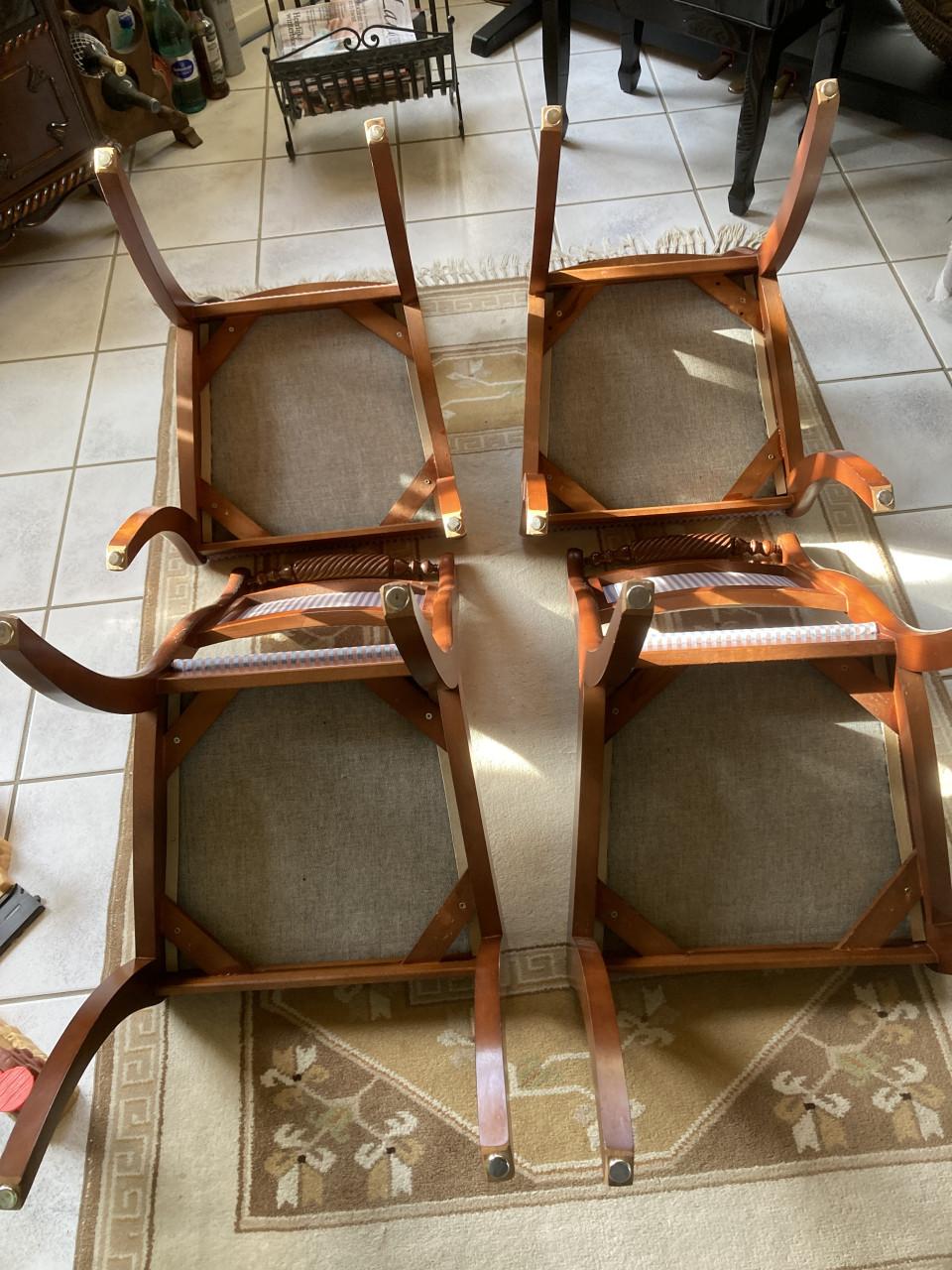 Klassieke Belgische Mahonie Eettafel (Aurora Izegem) + 4 Stoelen
