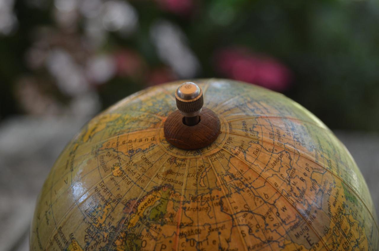 Räth Staatkundige globe in goede staat