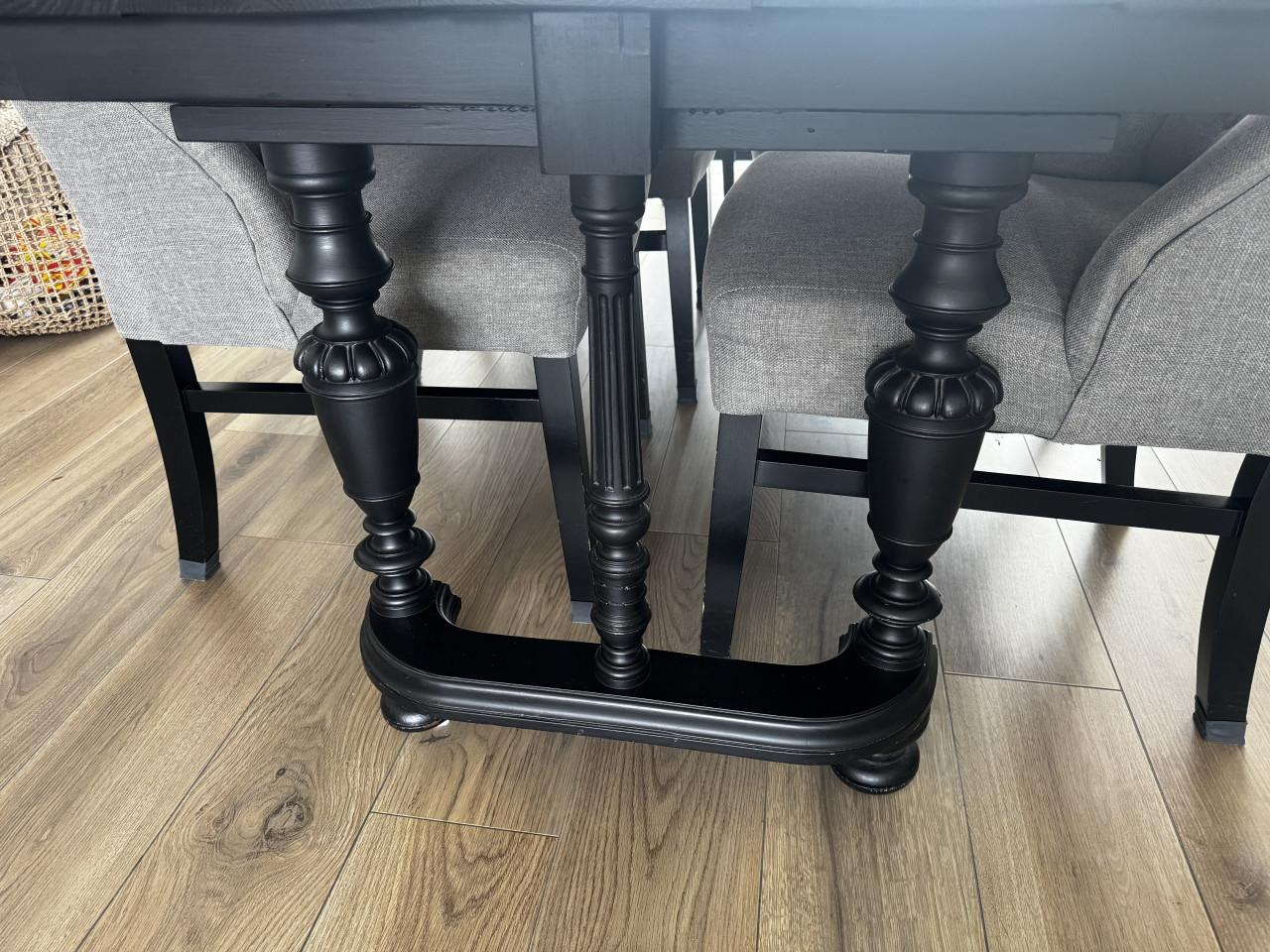 Eetkamertafel met 6 stoelen