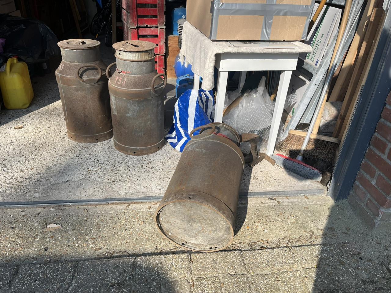 5 Melkbussen, metaal