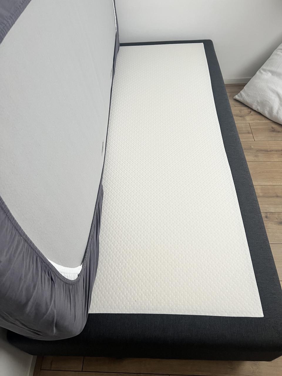 Bed met matras - comfortabel en in goede staat