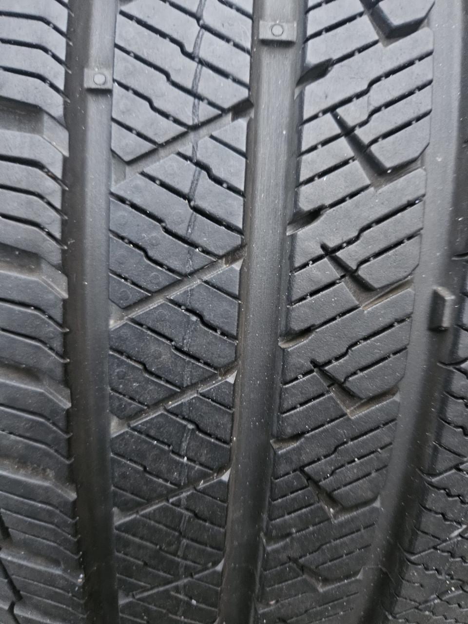 Vredestein All-Season banden 235-45-17