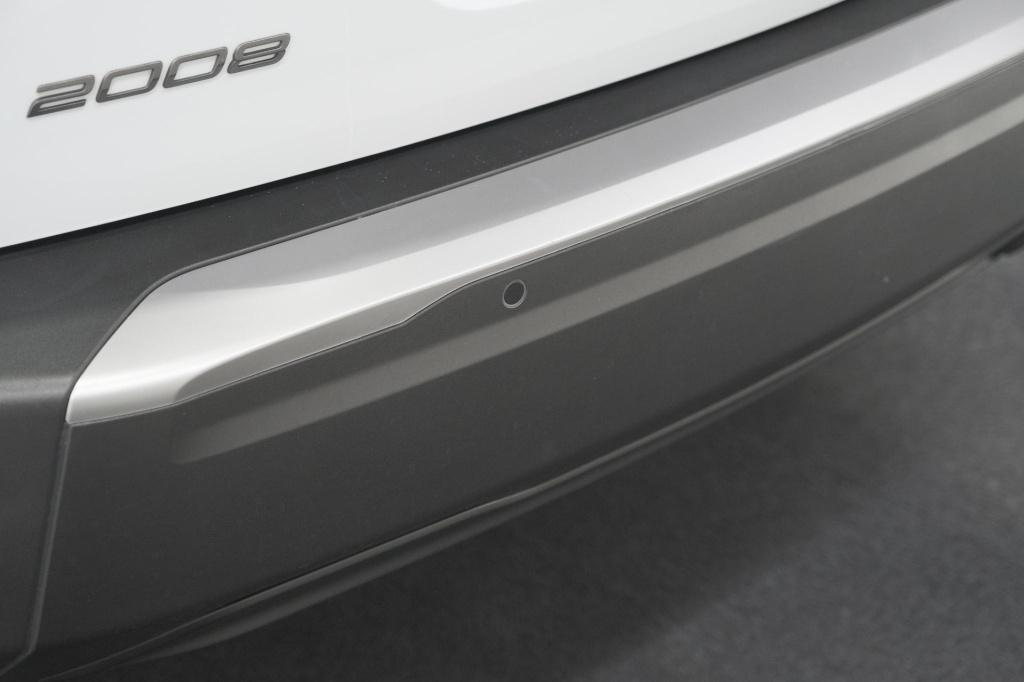 Peugeot 2008 puretech 100 allure | apple carplay | parkeersensoren | climat