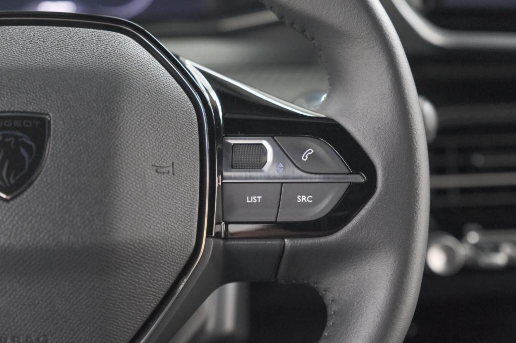 Peugeot 2008 puretech 100 allure | allseason banden | 360 camera | adaptiev