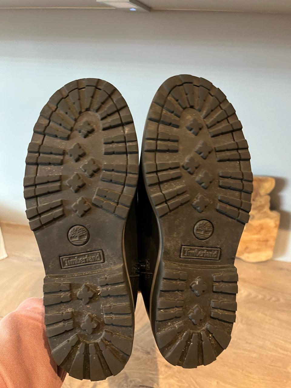 Timberland leren laarsjes maat 35!