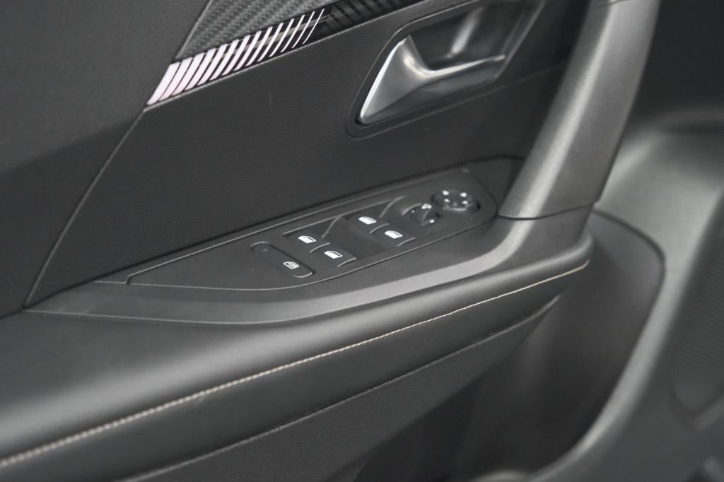 Peugeot 2008 puretech 100 allure | camera | navigatie | parkeersensoren | a