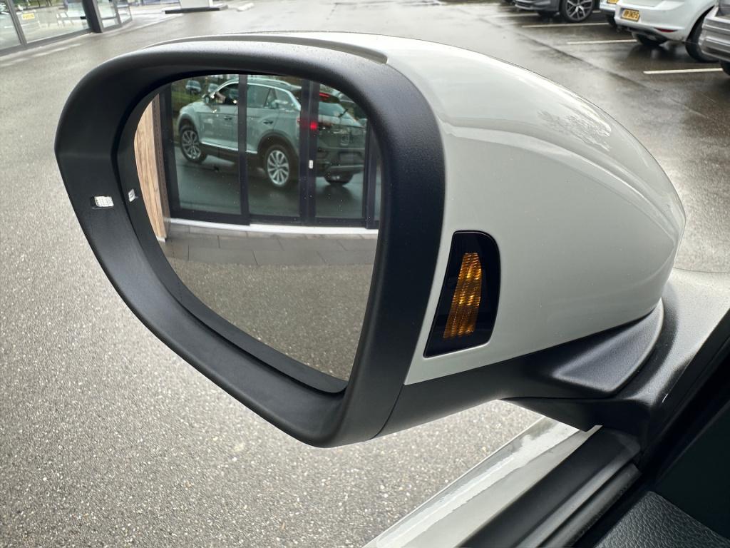 Volkswagen T-roc 1.5 tsi 150pk dsg style carplay | camera | keyless | elek.