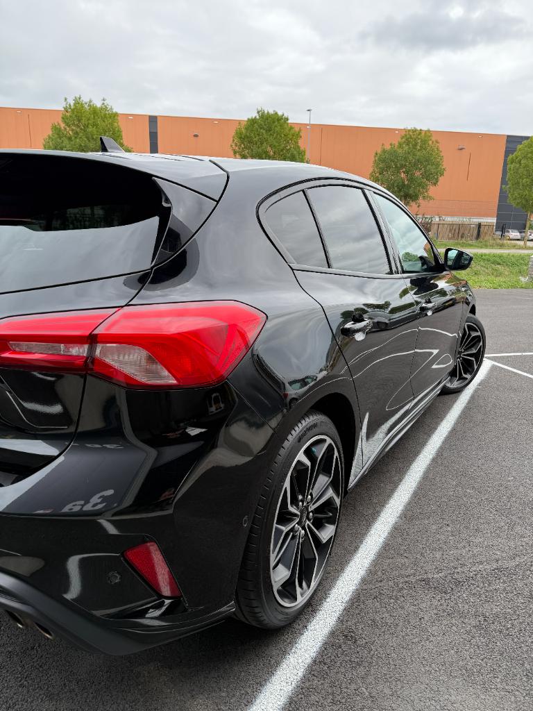 Ford Focus 1.0 ecoboost st line business