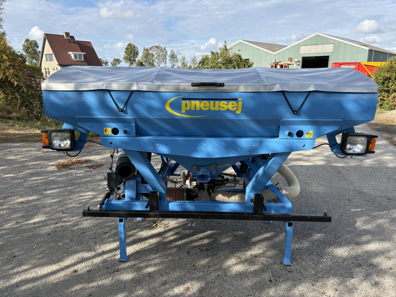 Pneusej FT1 zaaitank
