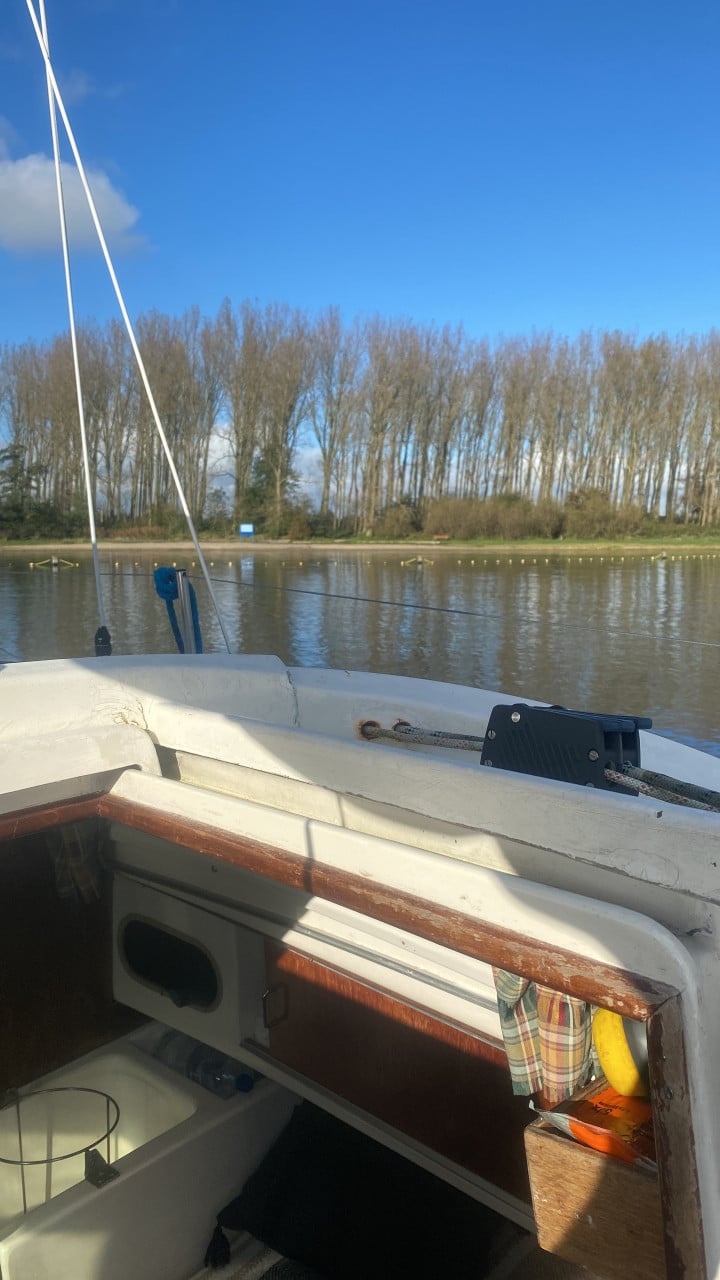 Kajuitzeilboot 22 voet met 8pk bb incl ligplaats stad aan het haringvliet