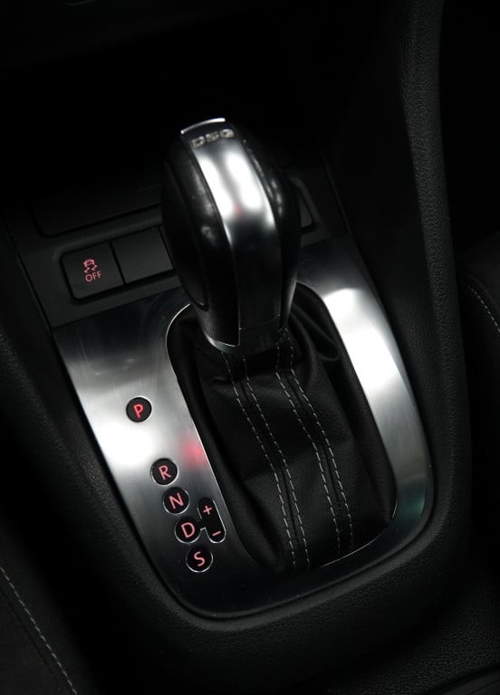 Volkswagen Golf 1.2 tsi highline | pdc | navi | stoelverw. |