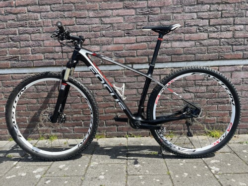 Focus raven maat M carbon